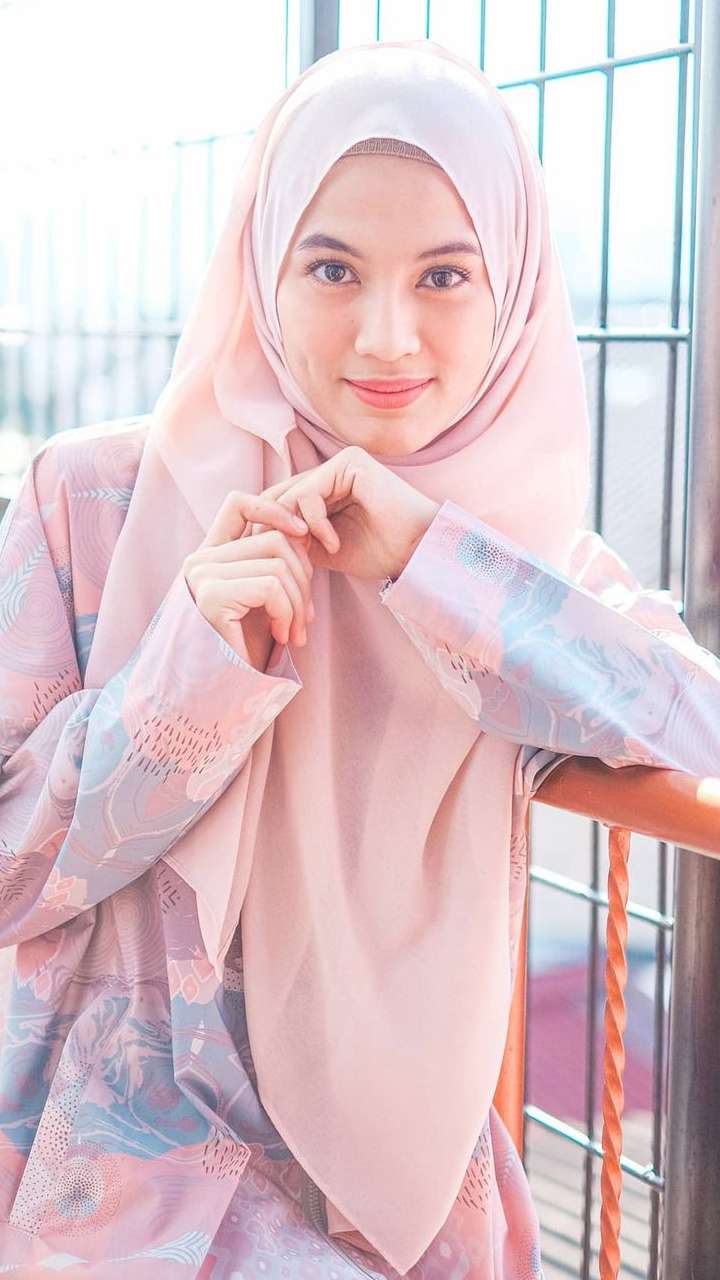 Deretan Seleb Cantik Jebolan Kampus Luar Negeri