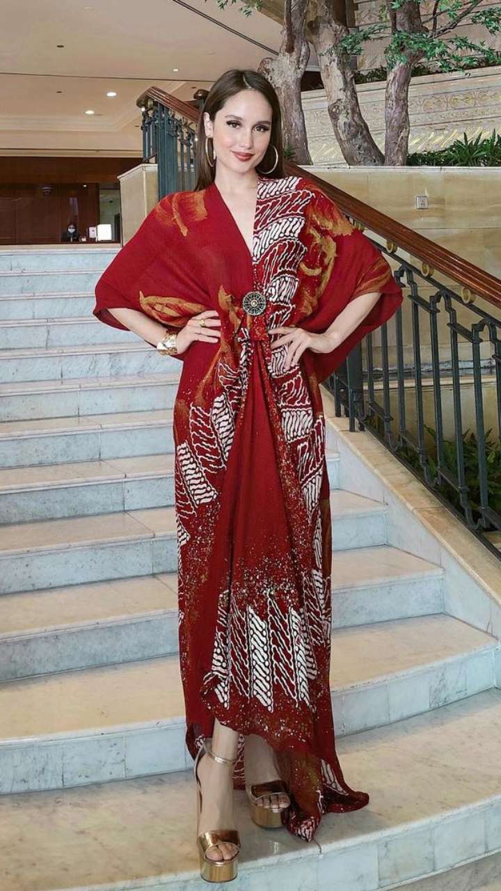 Deretan Seleb Cantik Jebolan Kampus Luar Negeri