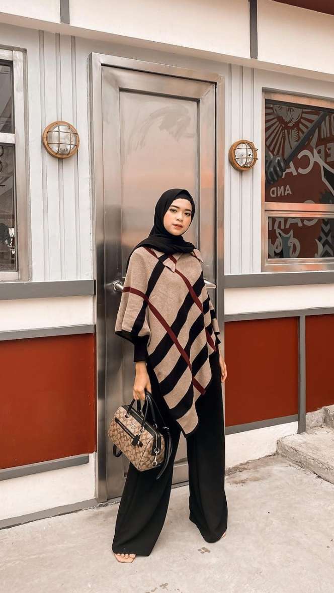 Hapus Foto Lama, Karina Tukang Ojek Pengkolan Kini Berhijab