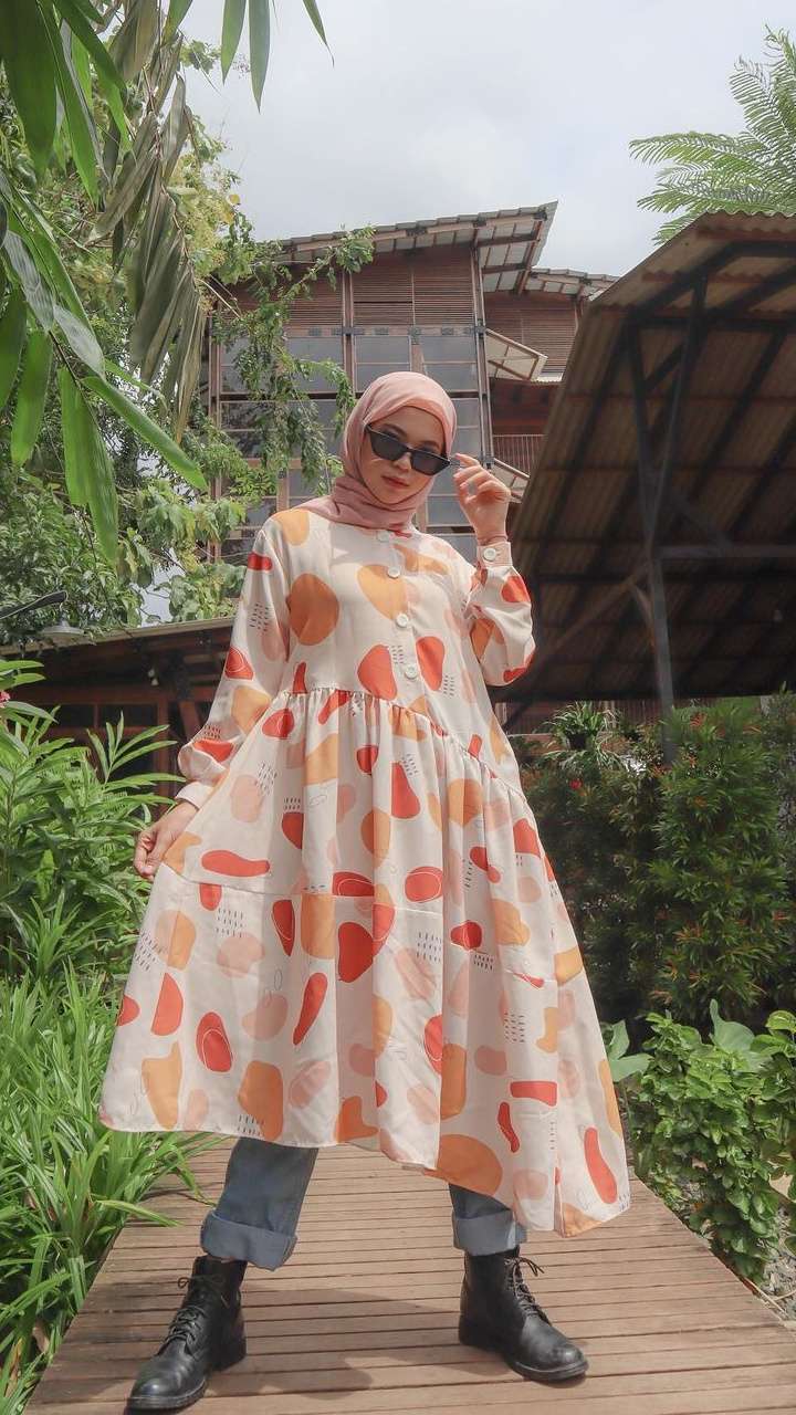 Hapus Foto Lama, Karina Tukang Ojek Pengkolan Kini Berhijab