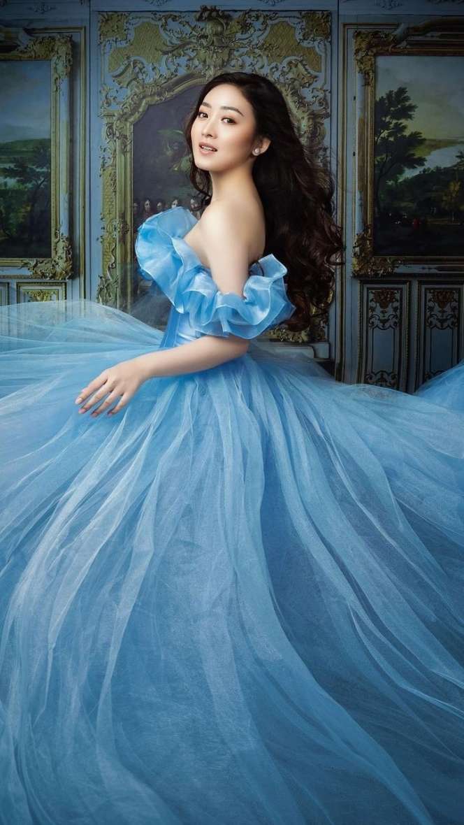 Potret Cantiknya Natasha Wilona Bergaya Cinderella