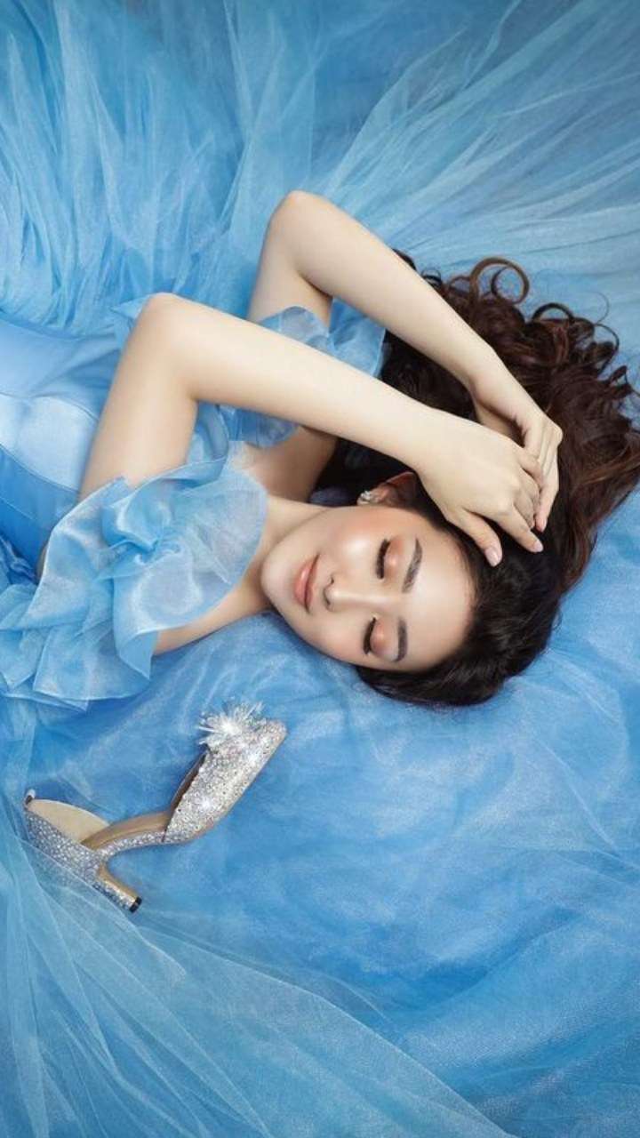 Potret Cantiknya Natasha Wilona Bergaya Cinderella