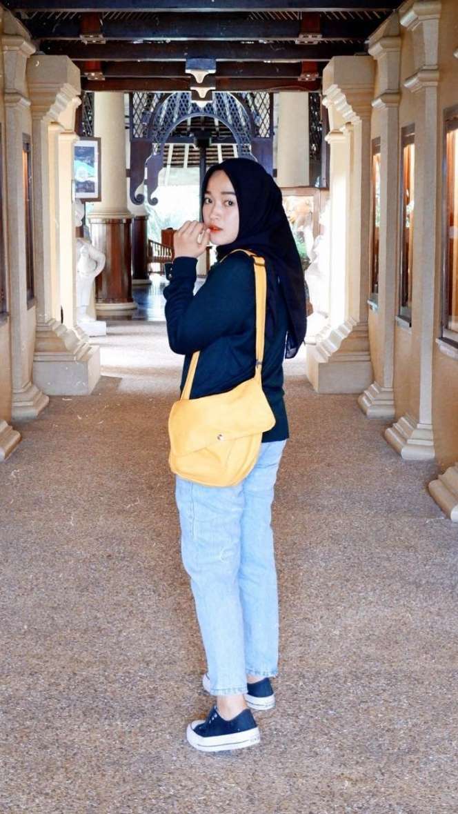 Cantiknya Istri Ayus Sabyan, Pinter Makeup dan Selalu Stylish