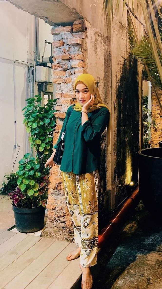 Cantiknya Istri Ayus Sabyan, Pinter Makeup dan Selalu Stylish