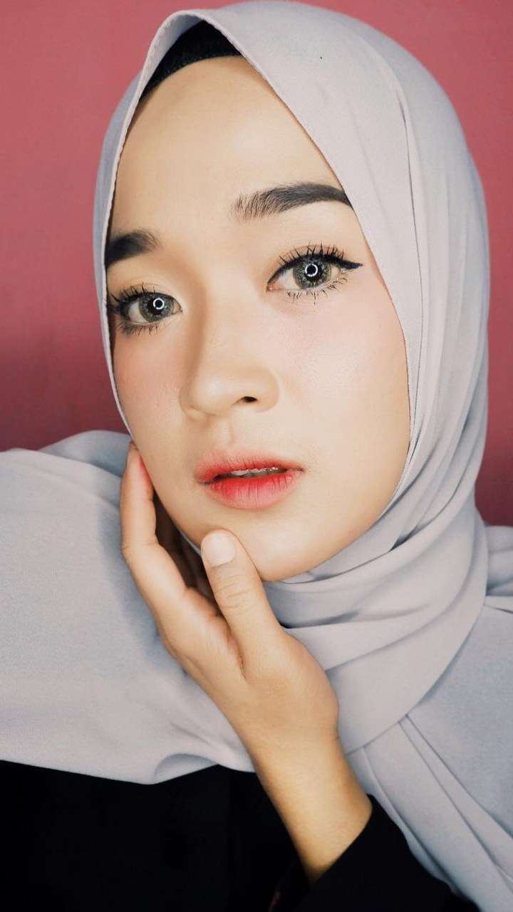 Cantiknya Istri Ayus Sabyan, Pinter Makeup dan Selalu Stylish