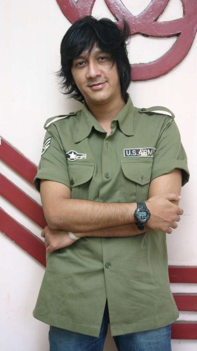 5 Potret Lawas Selebriti Pria Tajir di Awal Karir