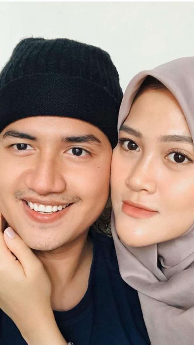 Gaya Henny Rahman, Istri Zikri Daulay yang Disorot Lepas Hijab