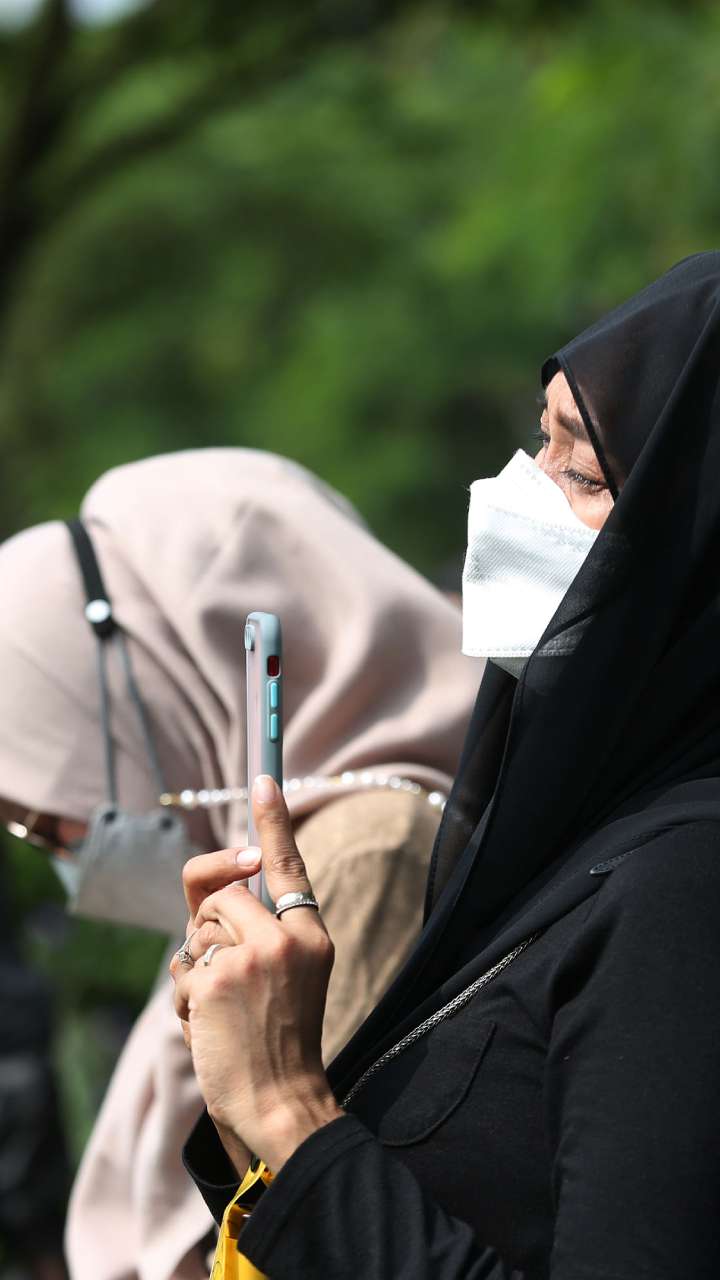 Tangis di Pusara Rina Gunawan