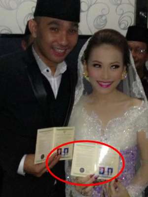 Jarang Terekspos! Potret 5 Pedangdut Pamer Pas Foto Buku Nikah