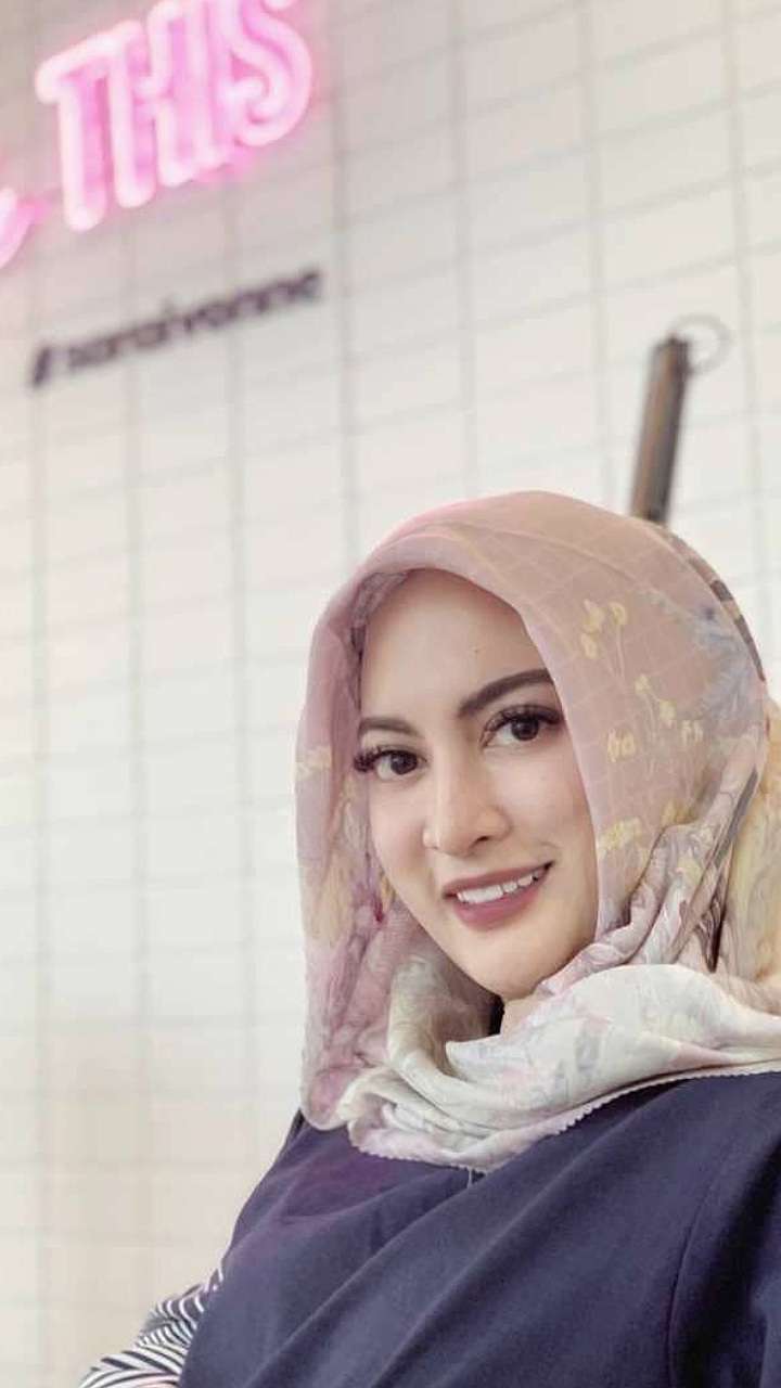 Pernah Menanggalkan Hijab, 5 Artis Cantik Ini Berhijab Lagi
