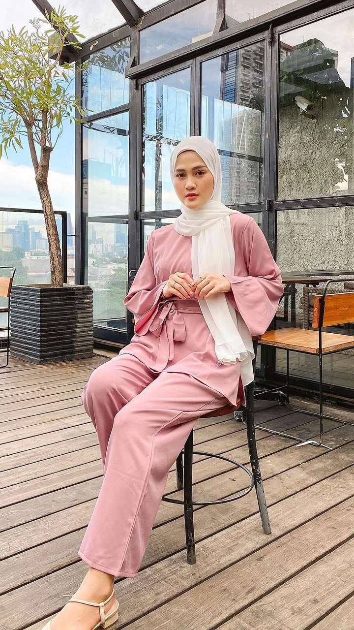 Pernah Menanggalkan Hijab, 5 Artis Cantik Ini Berhijab Lagi