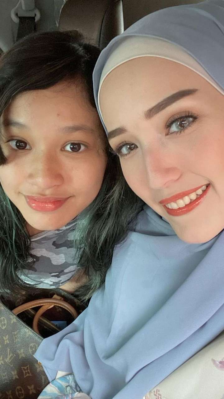 Potret 5 Anak Sambung Artis Tak Kalah Cantik dari Ibu Tirinya