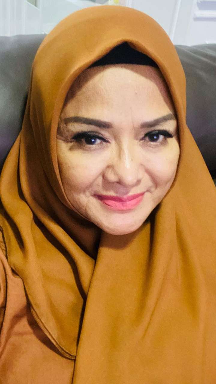 Jarang Tampil di Layar Kaca, Betharia Sonata Kini Berhijab