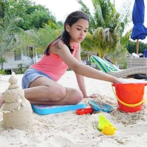 Pesona Chanella Leslie, Anak Sambung Cut Tari Berparas Bule