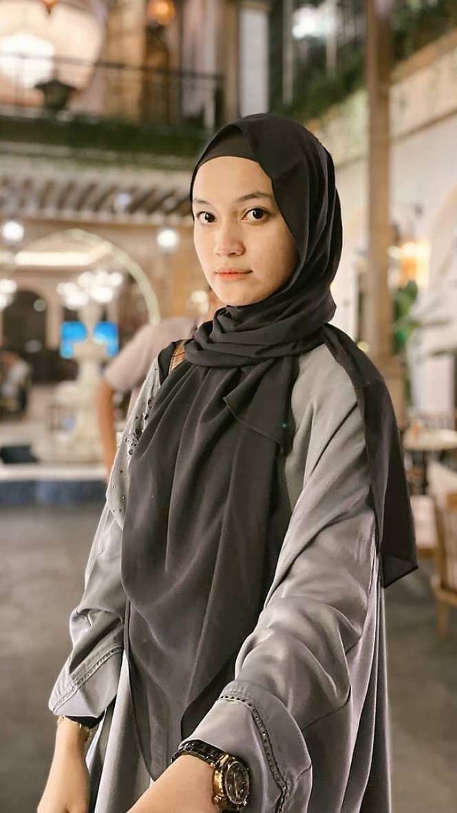 Gaya HOTD Selebgram Jihan Salsabila, Calon Istri Ustaz Syam