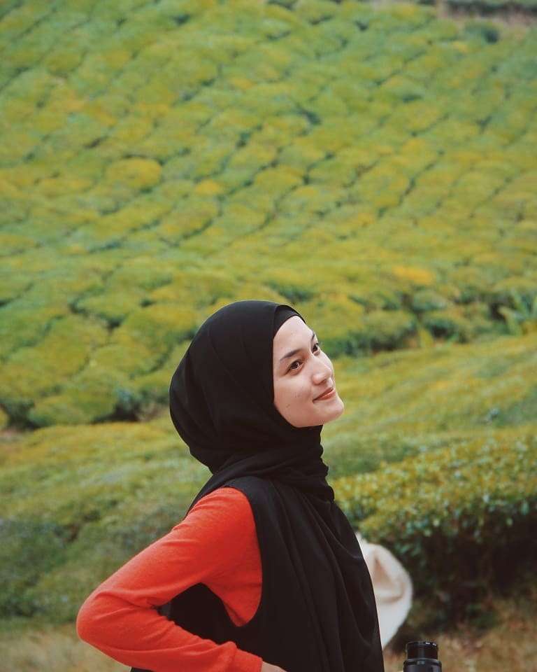 Gaya HOTD Selebgram Jihan Salsabila, Calon Istri Ustaz Syam