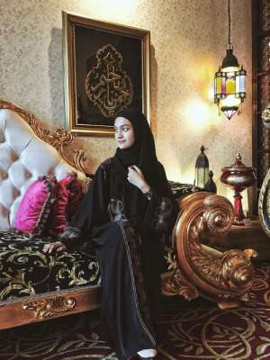 Gaya HOTD Selebgram Jihan Salsabila, Calon Istri Ustaz Syam