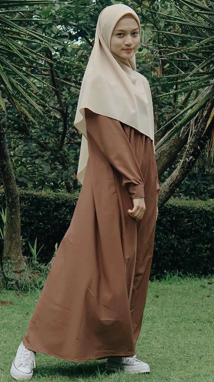 Gaya HOTD Selebgram Jihan Salsabila, Calon Istri Ustaz Syam