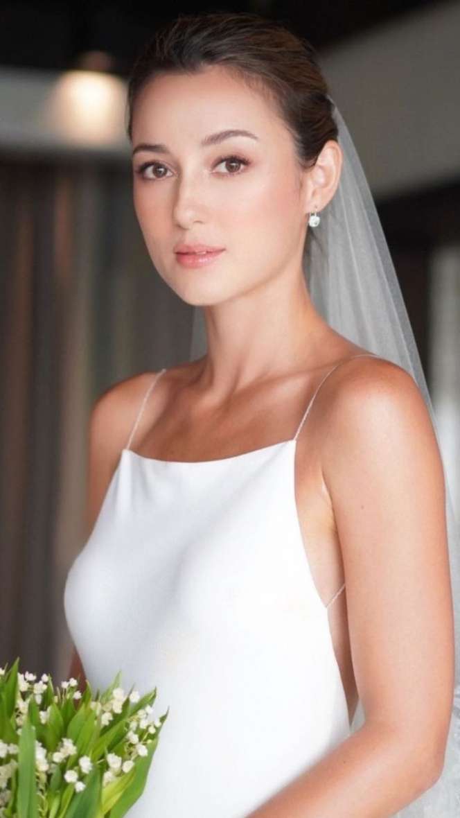 Jarang Mengumbar Mesra, Julie Estelle Menikah dengan Pembalap