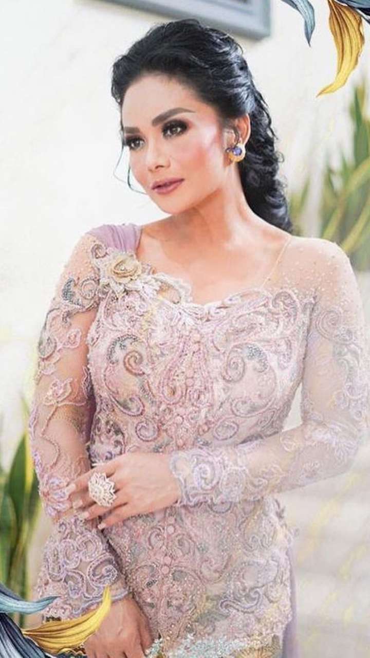 Potret Kebaya Krisdayanti yang Disorot Saat Lamaran Aurel-Atta