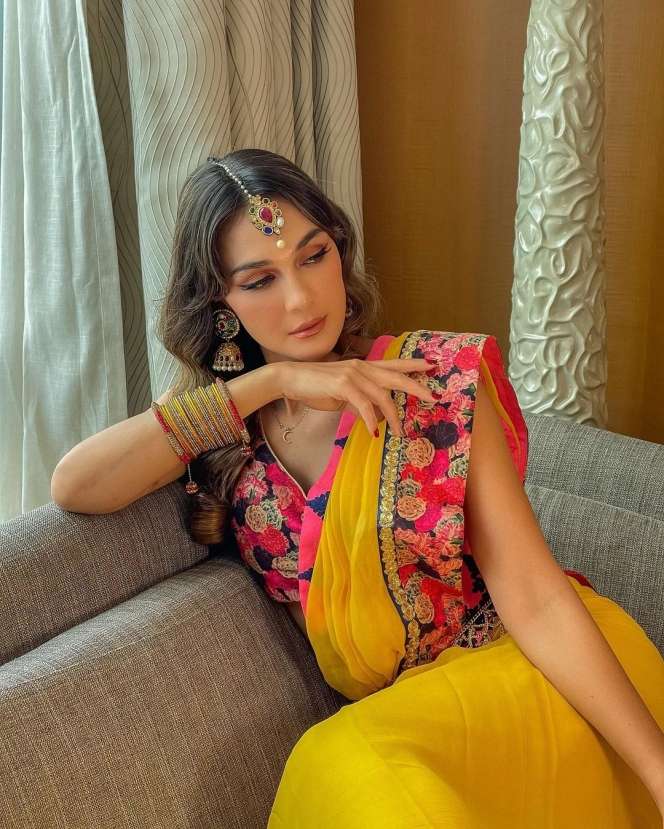 Potret OOTD Luna Maya Bergaya Artis Bollywood