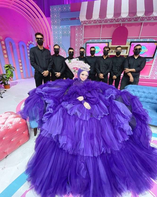 Potret Selebgram Herlin Kenza yang Selalu Dikawal 9 Bodyguard