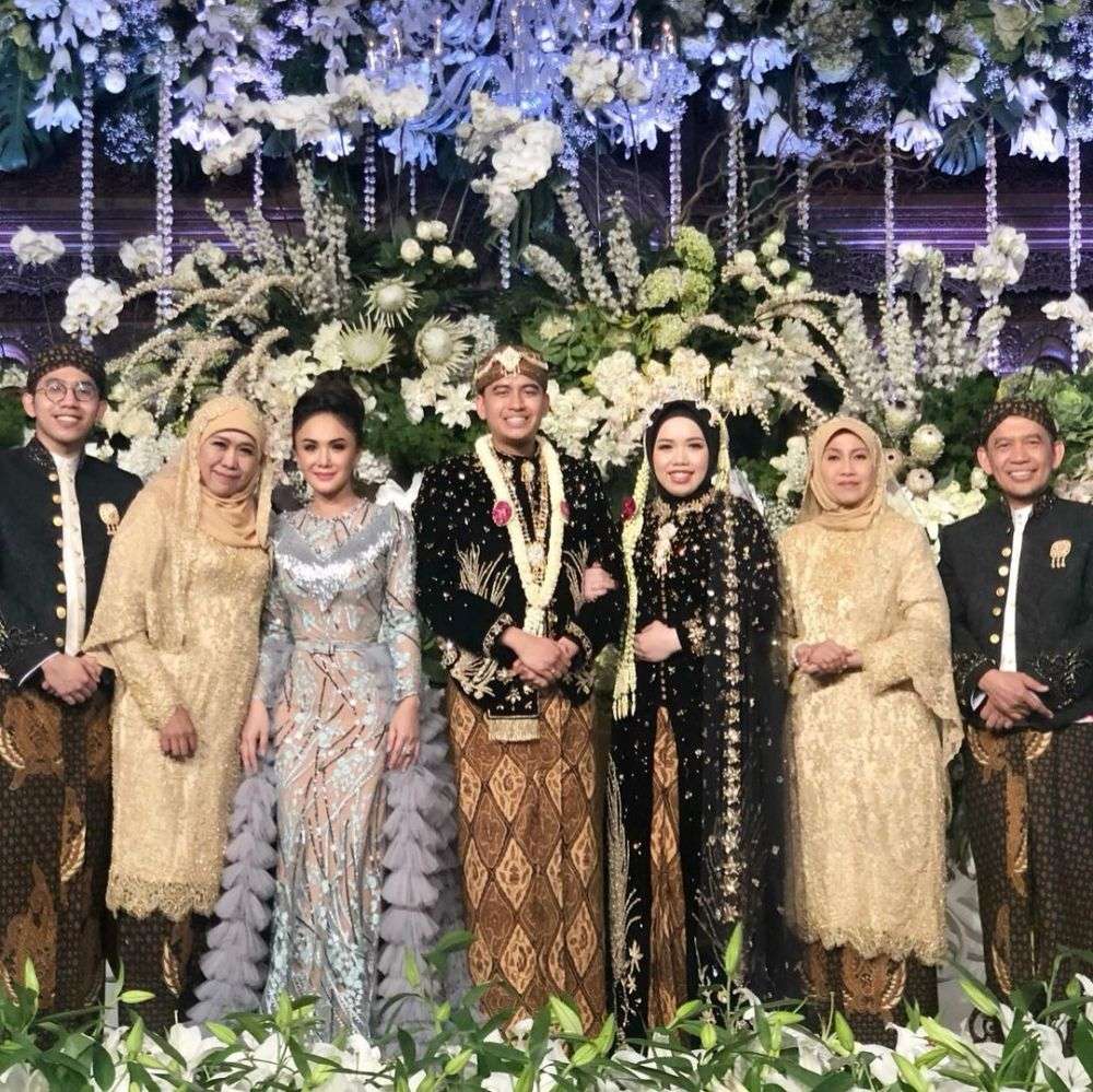 5 Potret Gaya Yuni Shara Kondangan yang Jadi Sorotan