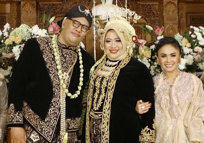 5 Potret Gaya Yuni Shara Kondangan yang Jadi Sorotan