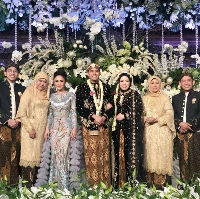5 Potret Gaya Yuni Shara Kondangan yang Jadi Sorotan