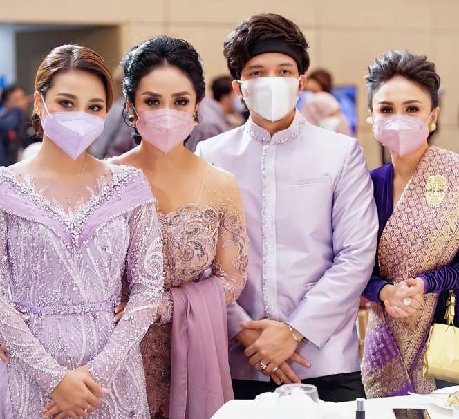 Momen yang Ditunggu Foto Bareng Krisdayanti, Aurel dan Azriel