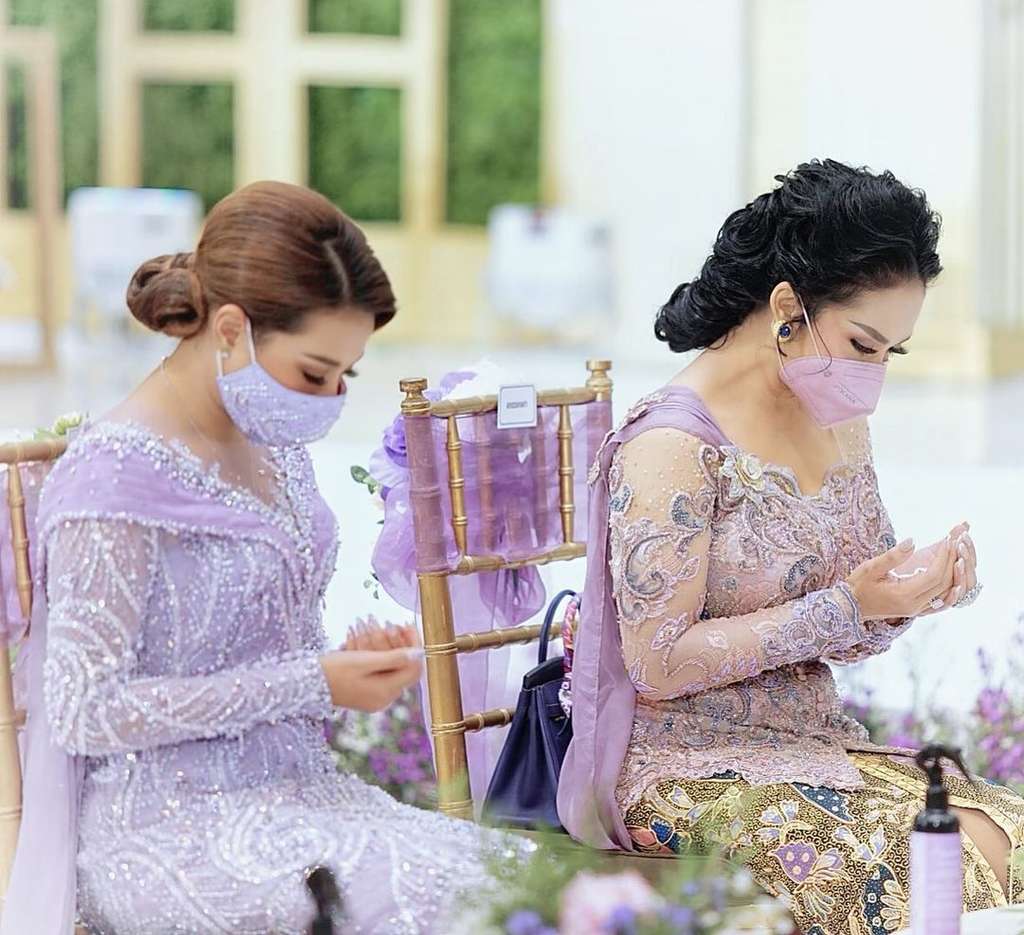Momen yang Ditunggu Foto Bareng Krisdayanti, Aurel dan Azriel