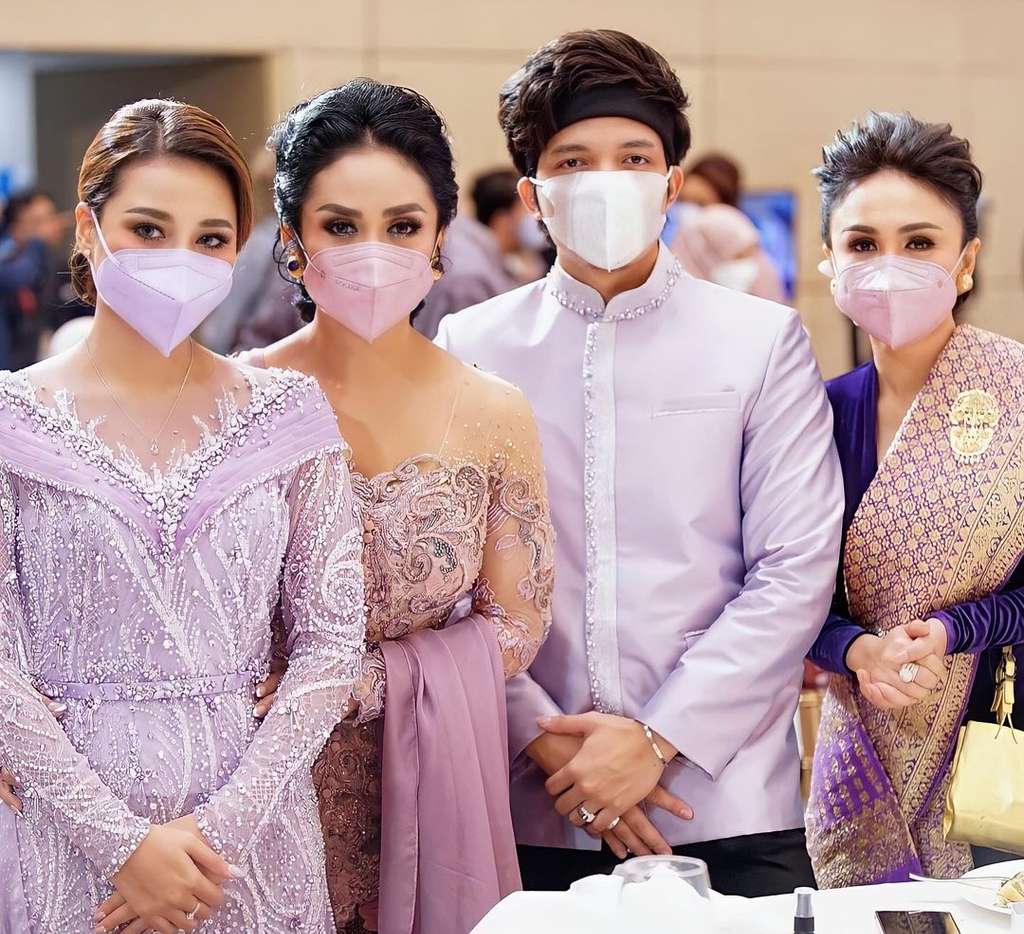 Momen yang Ditunggu Foto Bareng Krisdayanti, Aurel dan Azriel