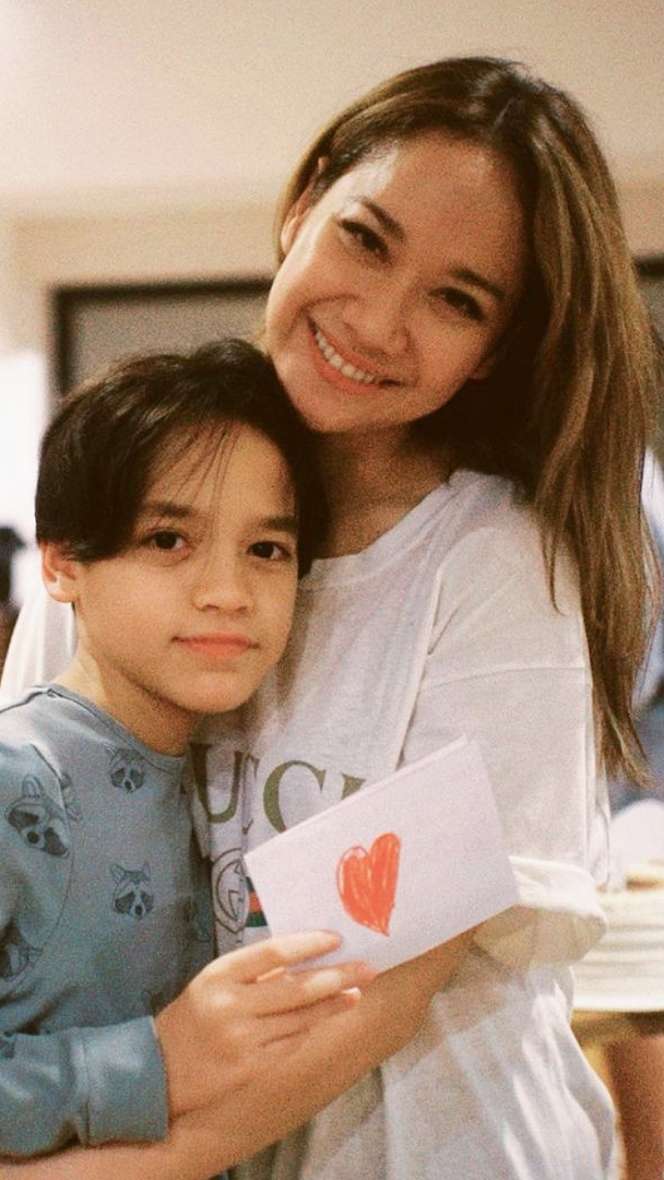 Potret Penampilan Polos Bunga Citra Lestari