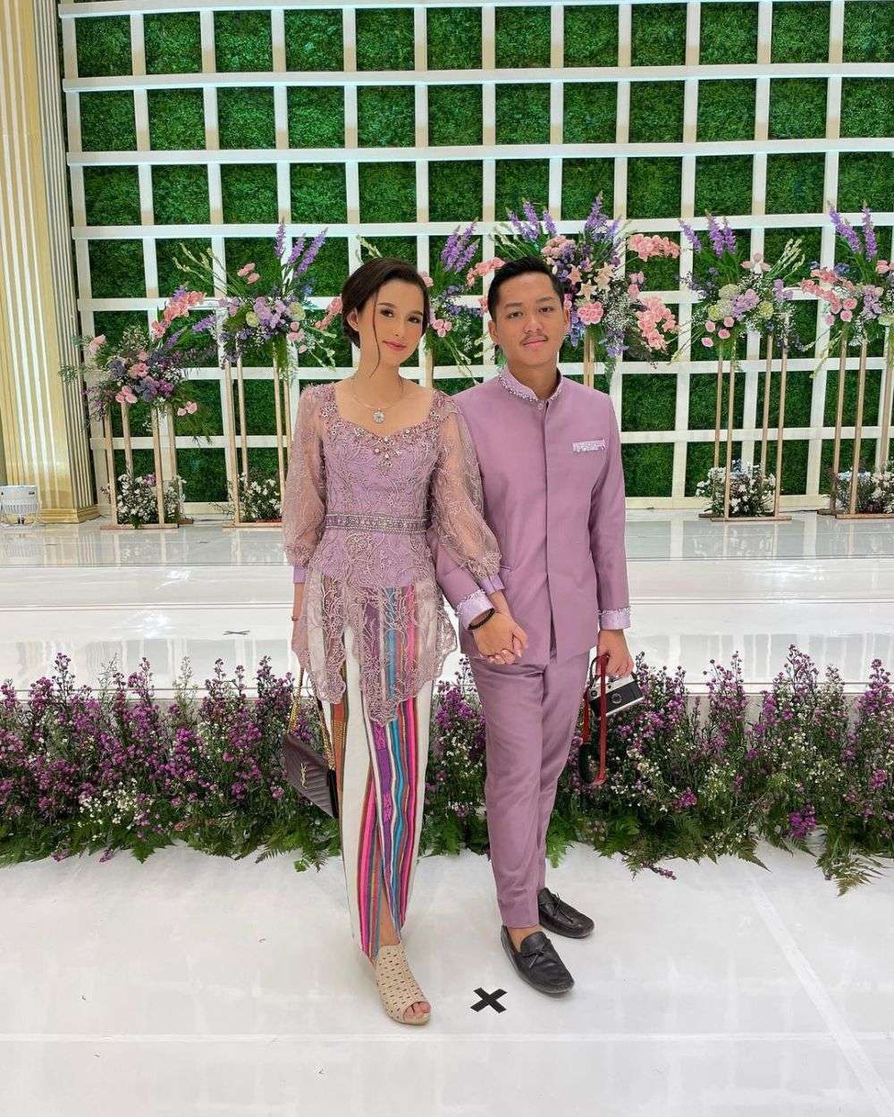 Gaya Sarah Menzel Kekasih Azriel Jadi Sorotan