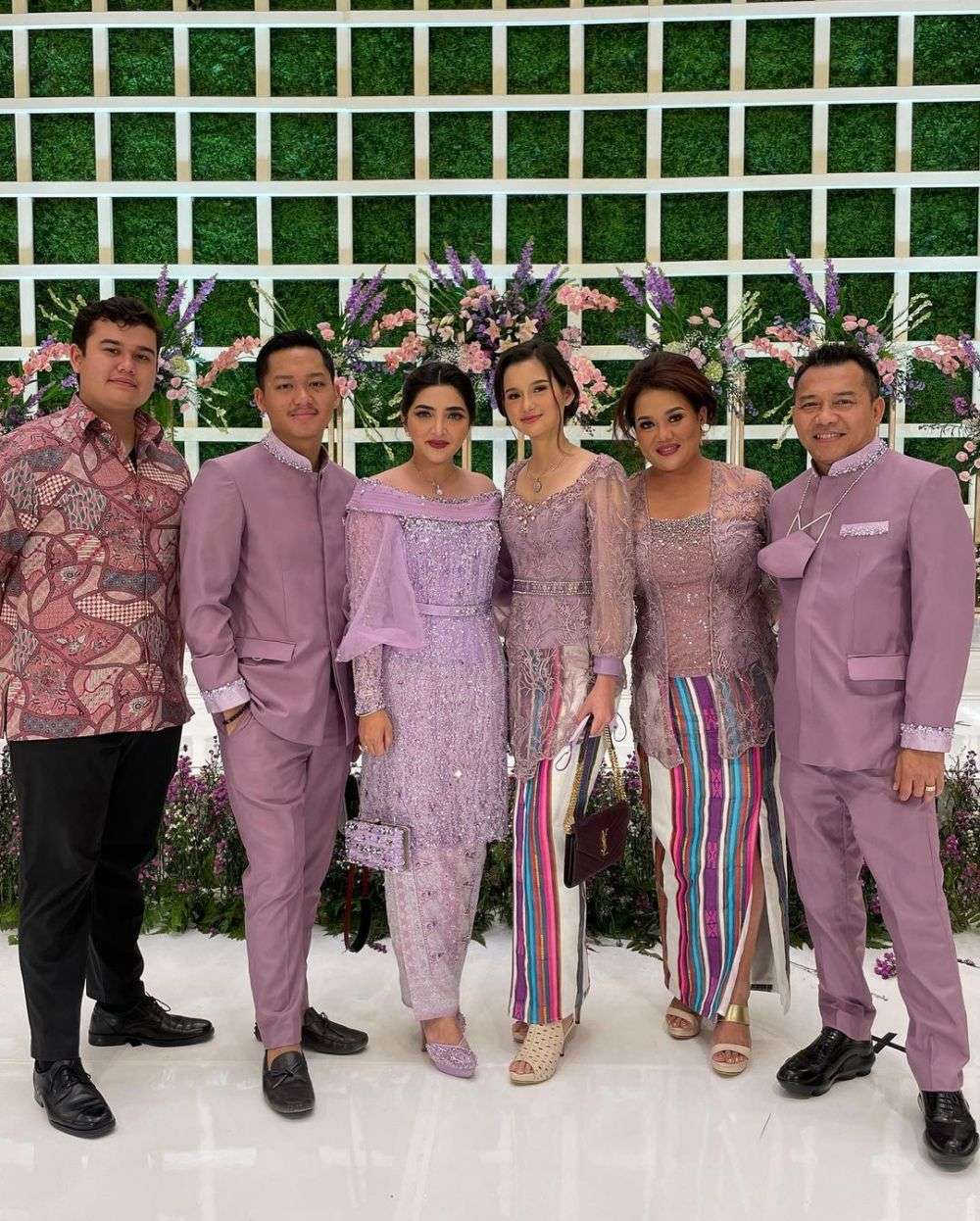 Gaya Sarah Menzel Kekasih Azriel Jadi Sorotan