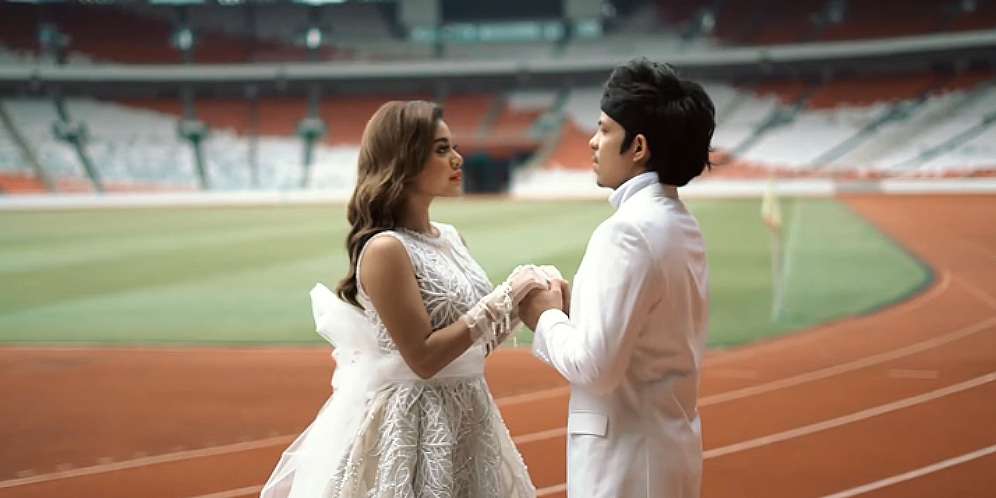 Stadion GBK Jadi Saksi Cinta Atta Halilintar dan Aurel