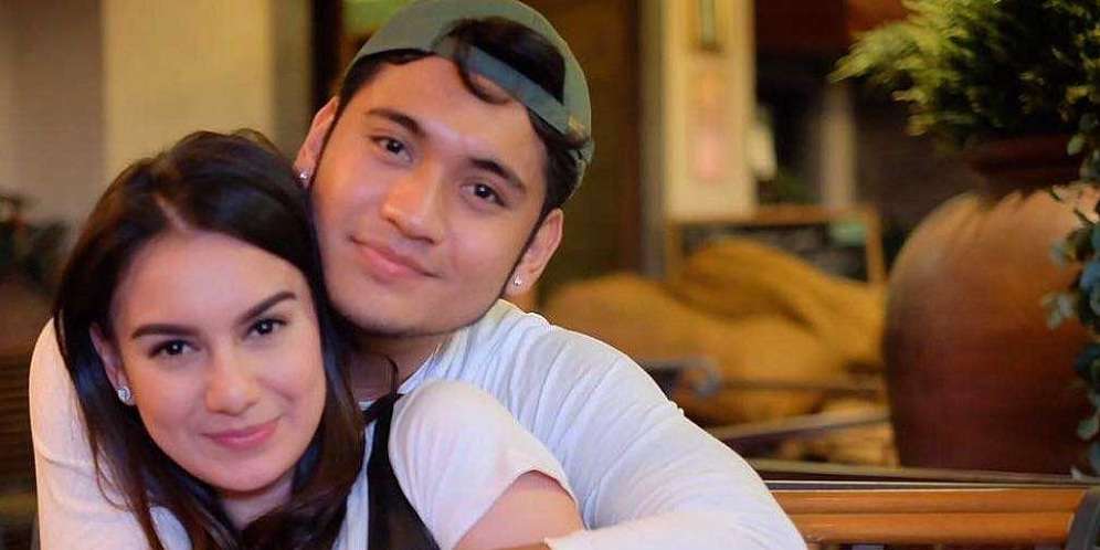 Ssst! Seleb Ini Masih Simpan Foto Mesra Bareng Mantan