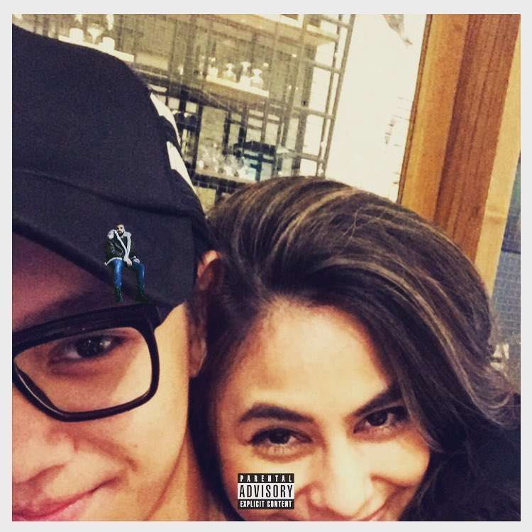 Ssst! Seleb Ini Masih Simpan Foto Mesra Bareng Mantan