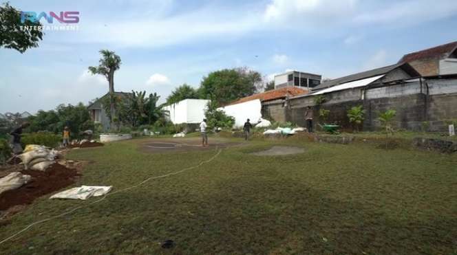 Sultan mah Bebas, Potret Raffi Ahmad Bikin Lapangan Golf