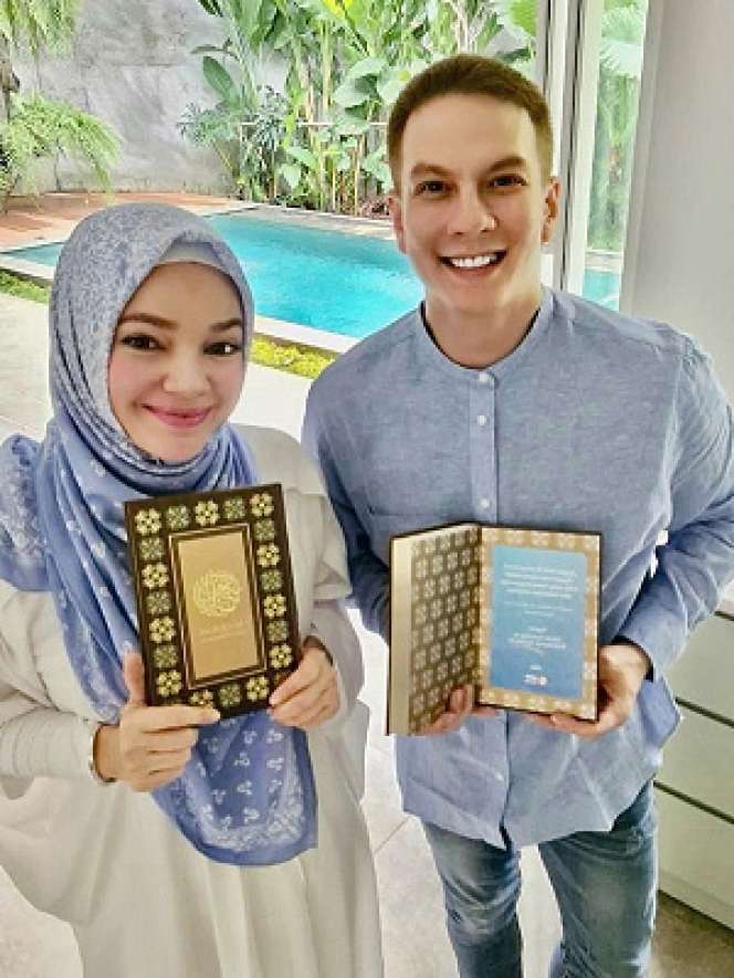 Potret Persahabatan Bertrand Antolin dan Dewi Sandra
