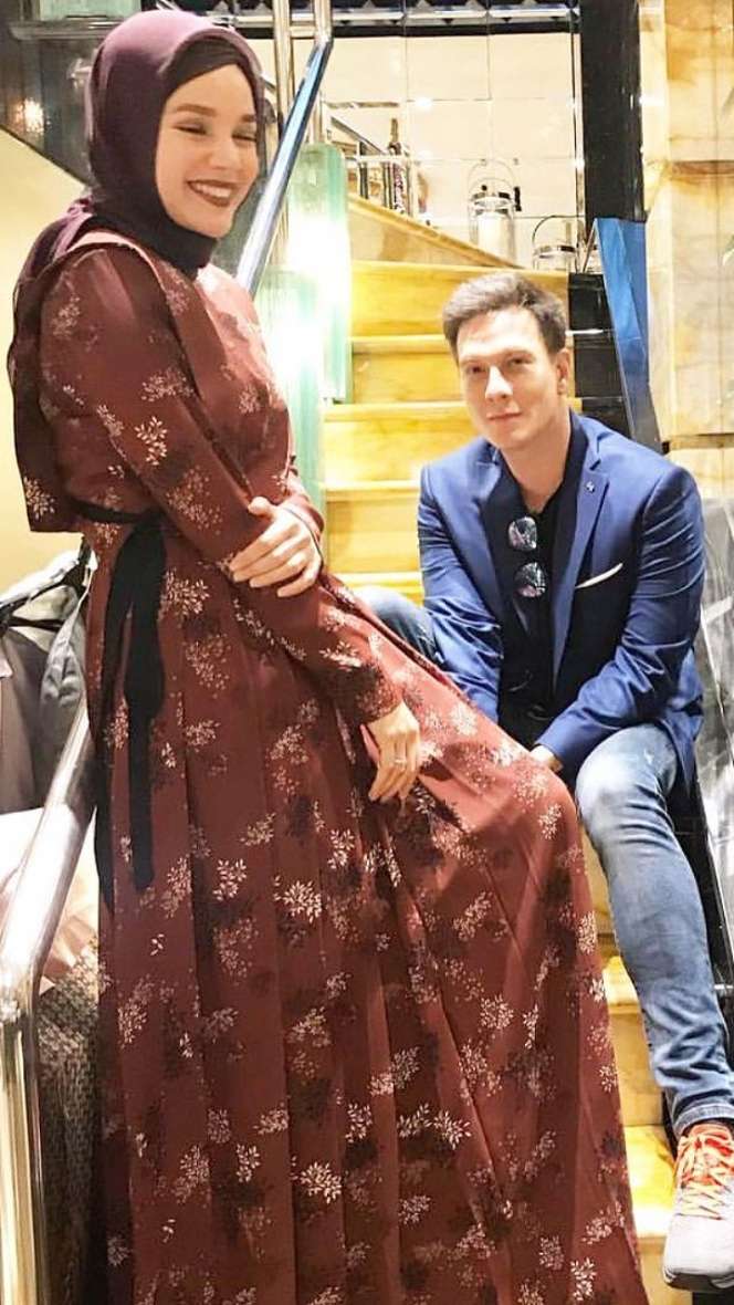 Potret Persahabatan Bertrand Antolin dan Dewi Sandra