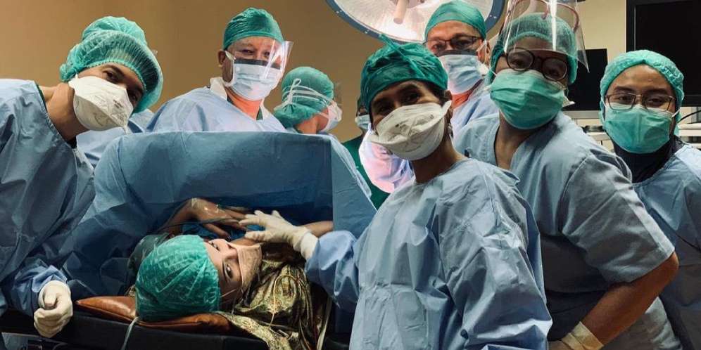 Momen Haru Zaskia Sungkar Melahirkan Anak Pertama