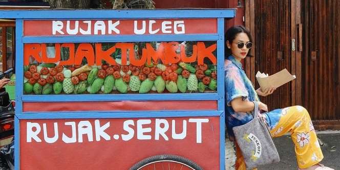 Gaya Kece Andien Aisyah Pemotretan di Tempat Anti Mainstream