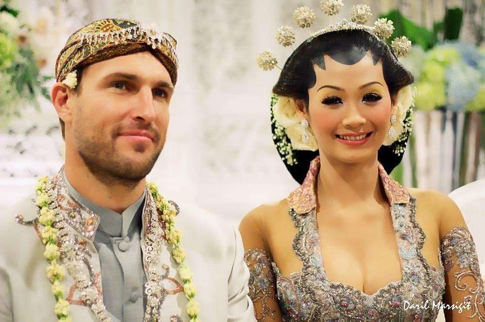 3 Suami Bule Artis Jadi Mualaf pas Nikah, Ada yang Ganti Nama