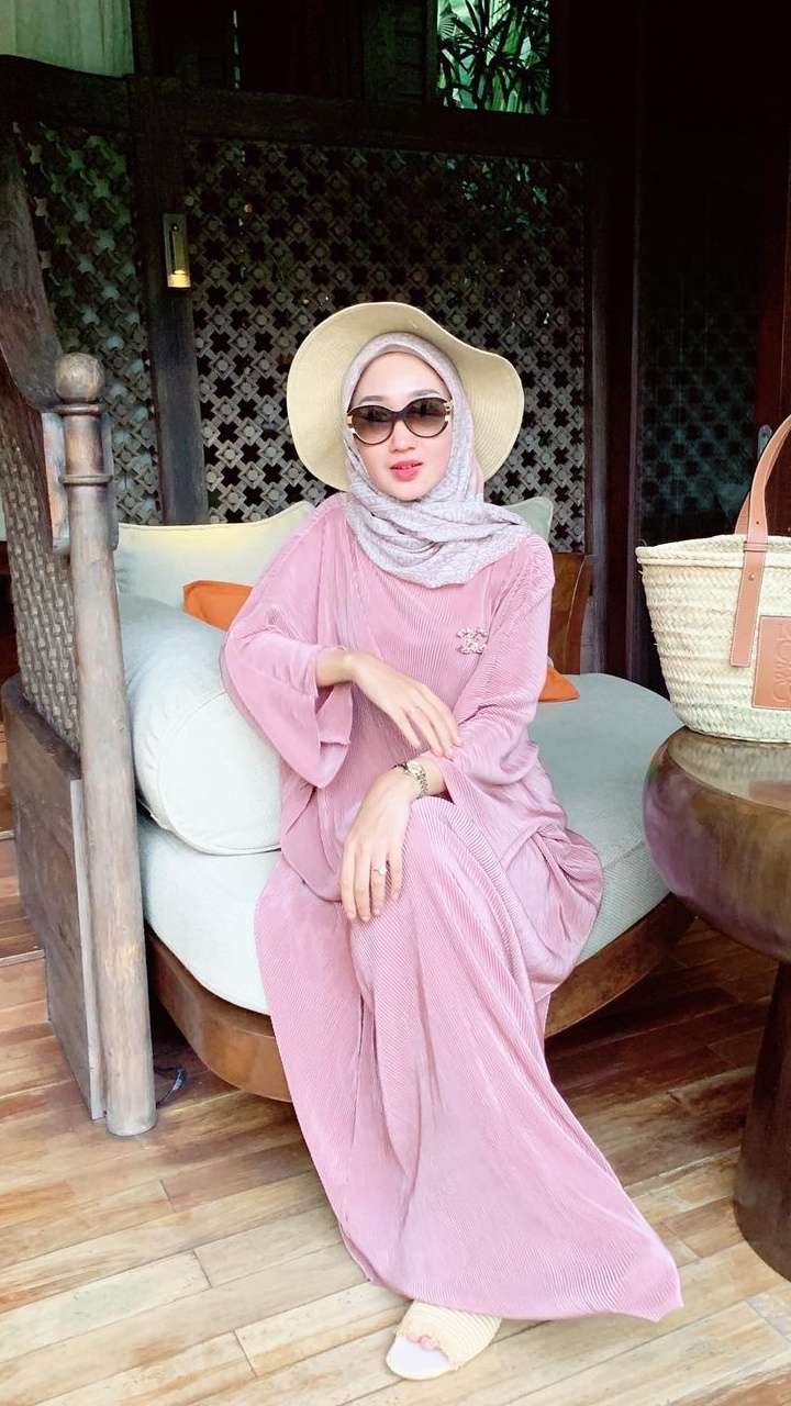 5 Gaya Fashion Hijab Ramadan ala Dian Pelangi 