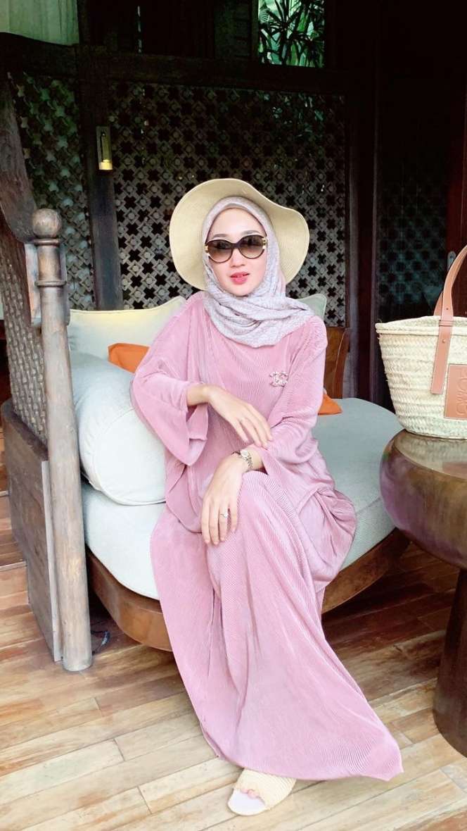 5 Gaya Fashion Hijab Ramadan ala Dian Pelangi 