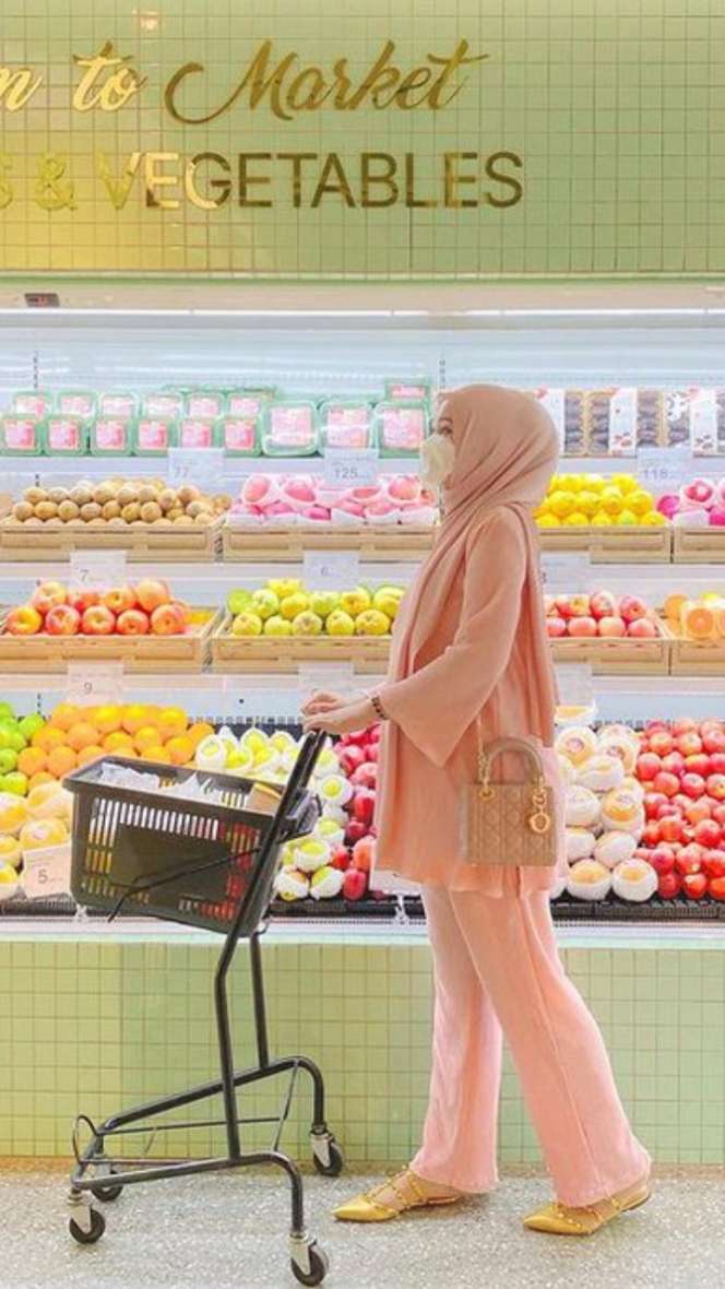 5 Gaya Fashion Hijab Ramadan ala Dian Pelangi 