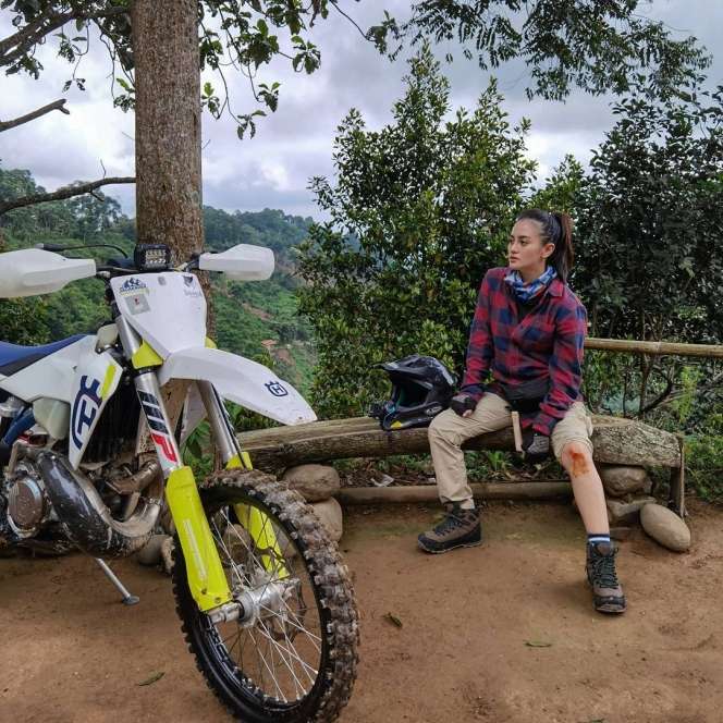 5 Momen Ririn Ekawati Jatuh dari Motor, Luka di Bagian Lutut