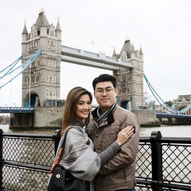 5 Pesona Asty Ananta, Makin Cantik di Usia 36 Tahun