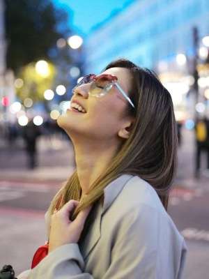 5 Pesona Asty Ananta, Makin Cantik di Usia 36 Tahun